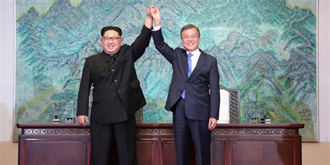 Photos of Kim Jong Un and Moon Jae-in eerily familiar to past summits ...