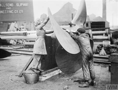 Women Shipyard Workers During The First World War Imperial War Museums