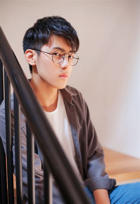 Chàng hot boy cao 1m87 với gương mặt baby khiến các cô nàng phát sốt