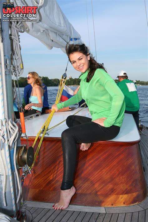 Real Amateur Public Candid Upskirt Picture Sex Gallery Brunette Cutie In Tight Black Pants