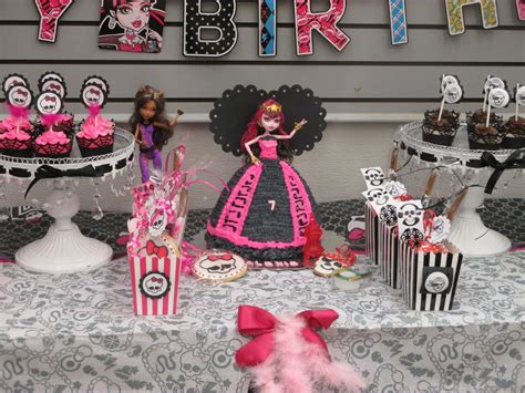 Monster High (Draculaura) Birthday Party Ideas | Photo 1 of 12 | Catch ...