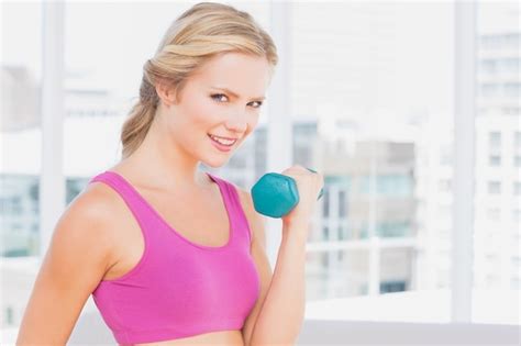 Premium Photo Pretty Blonde Lifting Dumbbells And Smiling At Camera