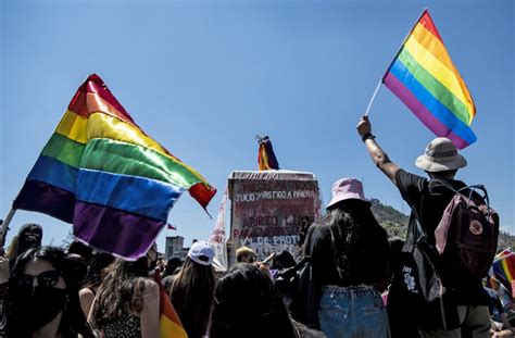 Chile aprova casamento gay e adoção de filhos por casais homoafetivos Jovem Pan