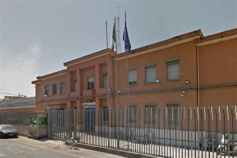 Protestano I Detenuti Del Carcere Di Latina Grida E Utensili Battuti Sulle Inferriate LatinaPress
