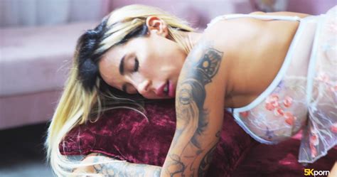 Sexy Sultry Blue Eyed Diva Blonde With Amazing Tan In 5K