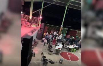 Captan en videos momento de la riña en pueblo de Leonardo Bravo