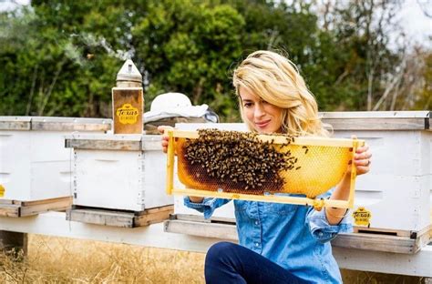 How Erika Thompson Saves Bees Founder Of Texas Beeworks The Bee