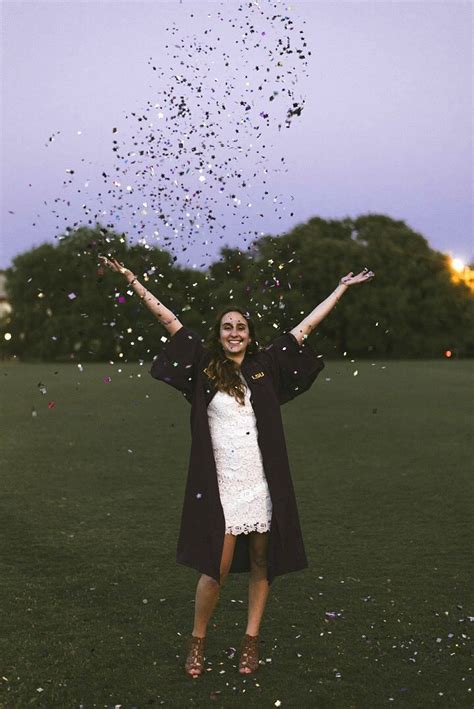 Pin By Yesenia Medina On Lsu Grad Photoshoot Ideas Senior Portrait