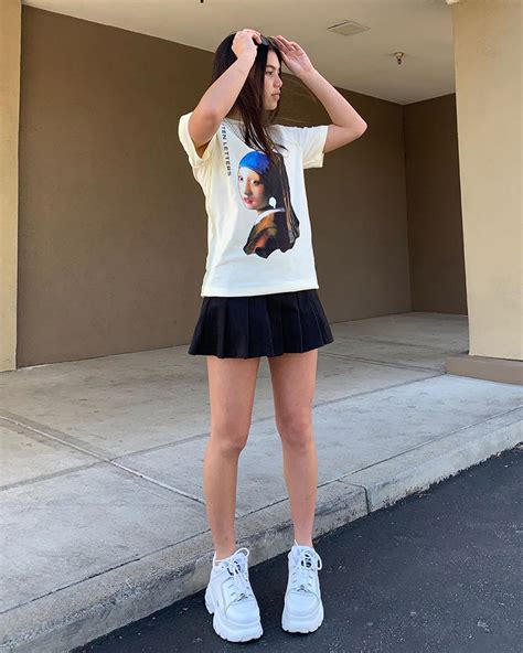 Alasan Mengapa Cewek Suka Pakai Rok Mini Dan Hot Pant Dzargon