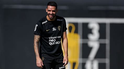 Renato Augusto publica vídeo emocionante em despedida do Corinthians