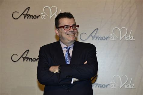 Foto Walcyr Carrasco recebeu autorização da TV Globo para incluir beijo gay na novela Amor à