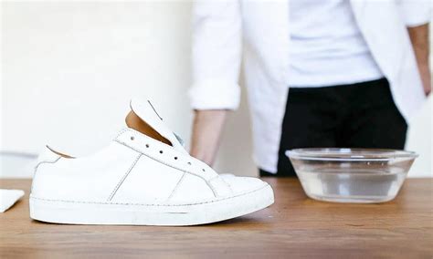 Як відбілити пожовклу підошву взуття? ТОП 7 дієвих способів