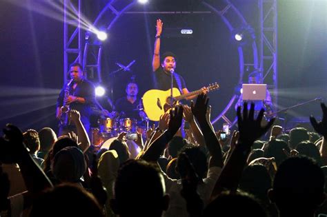 hal   kamu lakukan  memotret konser musik soloevent