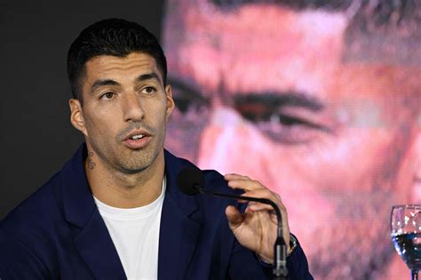 Los videos de los 10 momentos claves de la carrera de Luis Suárez en la