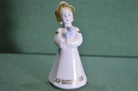 Купить Статуэтка, фигурка фарфоровая "Девушка в кокошнике с голубем ...