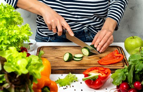 How Can Mindful Eating Promote Behavior Change in Patients with Obesity