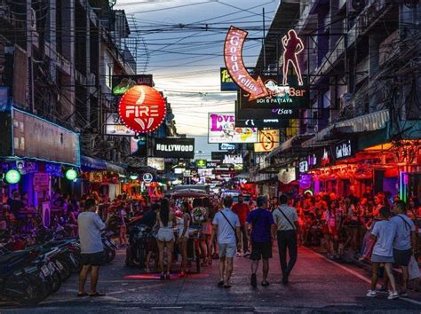 Naked Tourists Nicked For Having Sex On Thailand Street Toronto Sun