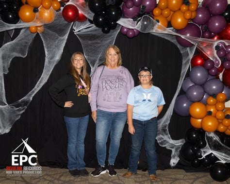 Fans are rushing to effingham performance center for the holiday concert 11