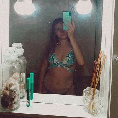 Hot Sexy Andrea Bravo Bikini Pics