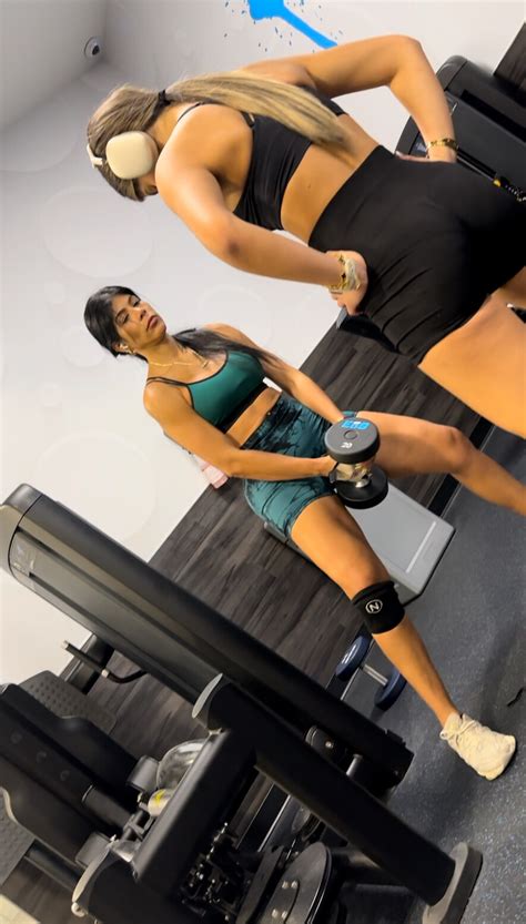 Huge BBL Latina At The Gym Squats And Shakes Her Ass For Me Spandex Leggings Yoga