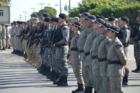 Promoções e outorgas de medalhas marcam o aniversário da Polícia