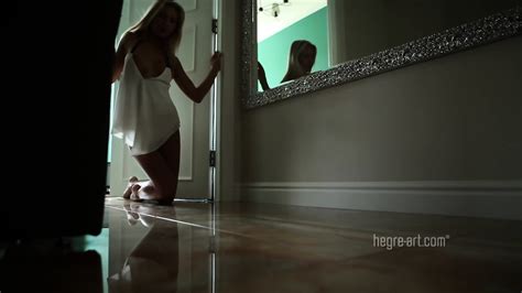 Solo Blonde Candice B Solo Shows Her Pretty Pussy Body