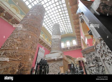 People Visit Victoria Albert Museum London Uk Stock Photo Alamy