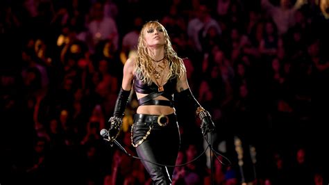 Miley Cyrus Said She Thought She Had To Be Gay In An Instagram Live With Cody Simpson Teen Vogue