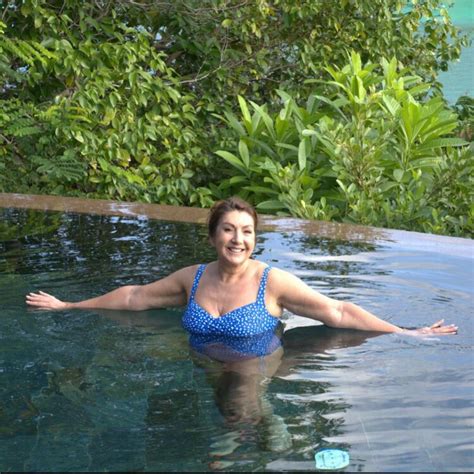 10 Hot Sexy Jane McDonald Bikini Pics