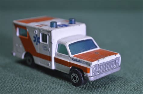 Купить Машинка "Скорая помощь, 911 Paramedics". в интернет-аукционе ...