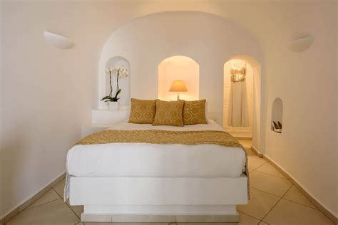 ABOVE BLUE VILLA - Our Suites