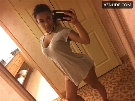 JoJo Offerman Sexy And Nude Selfies AZNude