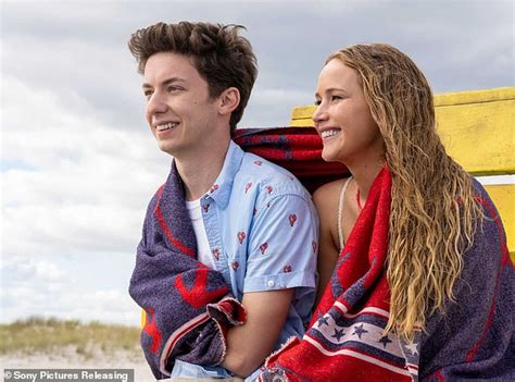 Jennifer Lawrence Didn T Have A Second Thought About Performing Nude Scene In No Hard Feelings