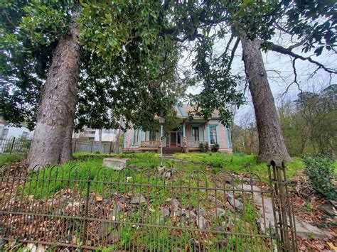 In Hot Springs AR Old House Dreams