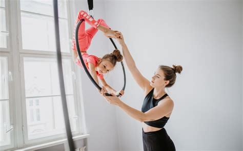 Воздушное кольцо (Aerial Hoop) для гимнастики. Элементы гимнастики