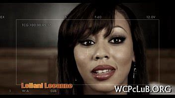 Stud Satisfait Deux Poussins XVIDEOS