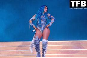 KAROL G Sexy Seen Flaunting Her Hot Legs On Stage At The Coachella