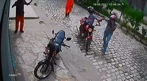 VÍDEO MOSTRA DUPLA ASSALTANDO TRABALHADORES NO BAIRRO SUMARÉ EM MOSSORÓ