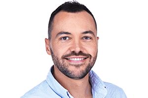 Channel 9 News Presenter Belinda Russell Pokes Fun At Her Nude Outfit The Courier Mail