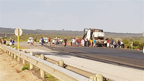 Truck Set Alight During Mossel Bay Protest Action The Citizen