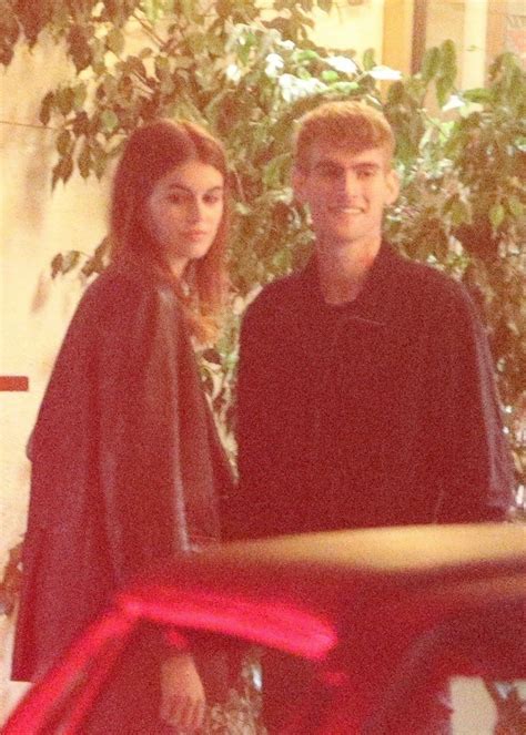 Kaia And Presley Gerber Out With Friends In Los Angeles 11 30 2022 Hawtcelebs