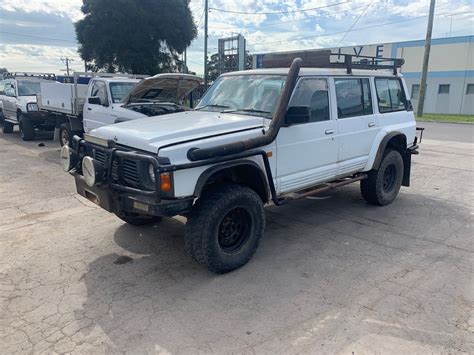 nissan patrol gq  wagon td diesel turbo white  wrecking