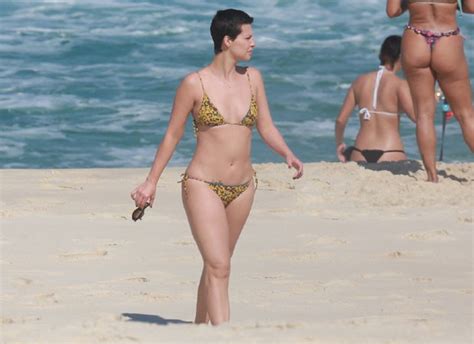 Hot Sexy Camila Rodrigues Bikini Pics