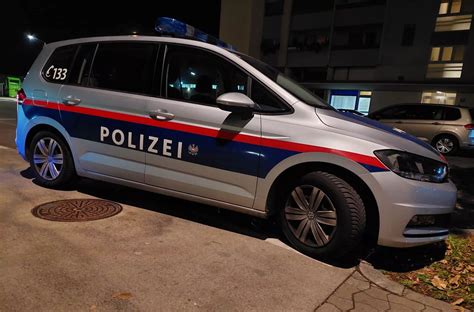 19 Jähriger wegen mehrerer Delikte angezeigt Polizei durchsuchte