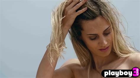 Big Ass Blonde MILF Posing Totally Naked UiPorn