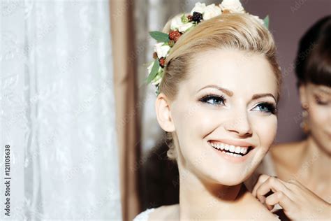 Smiling Pretty Sexy Blonde Bride Girl Stock Foto Adobe Stock