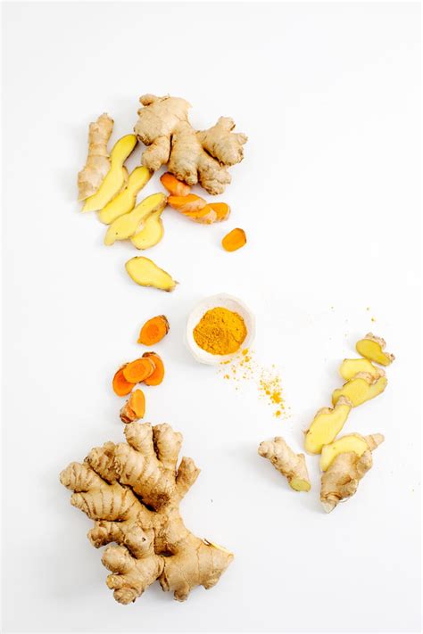 5 Minute Ginger Turmeric Wellness Tonic - Desiree Nielsen