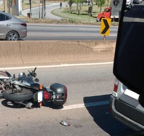 Motociclista Morre Ap S Bater Em Carreta Na Rodovia Fern O Dias