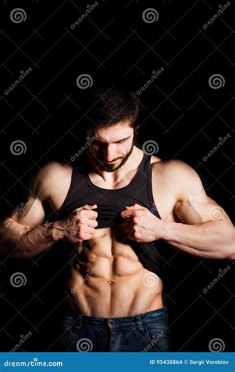 O Homem Perfeito Mostra Seu Abs De Seis Blocos Torso Muscular E Sexy