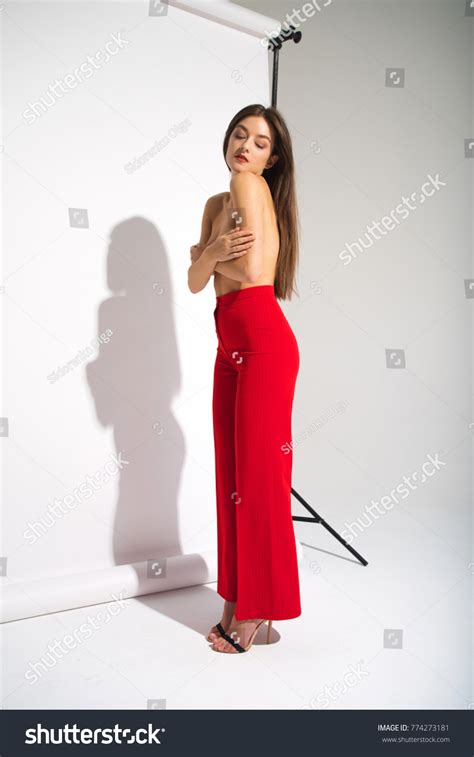 Beautiful Naked Woman Perfect Body Red Foto Stok 774273181 Shutterstock